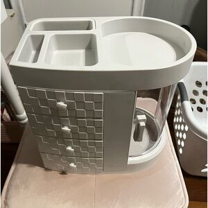 Makeup/ Skincare Holder!!🤍🧖🏼‍♀️